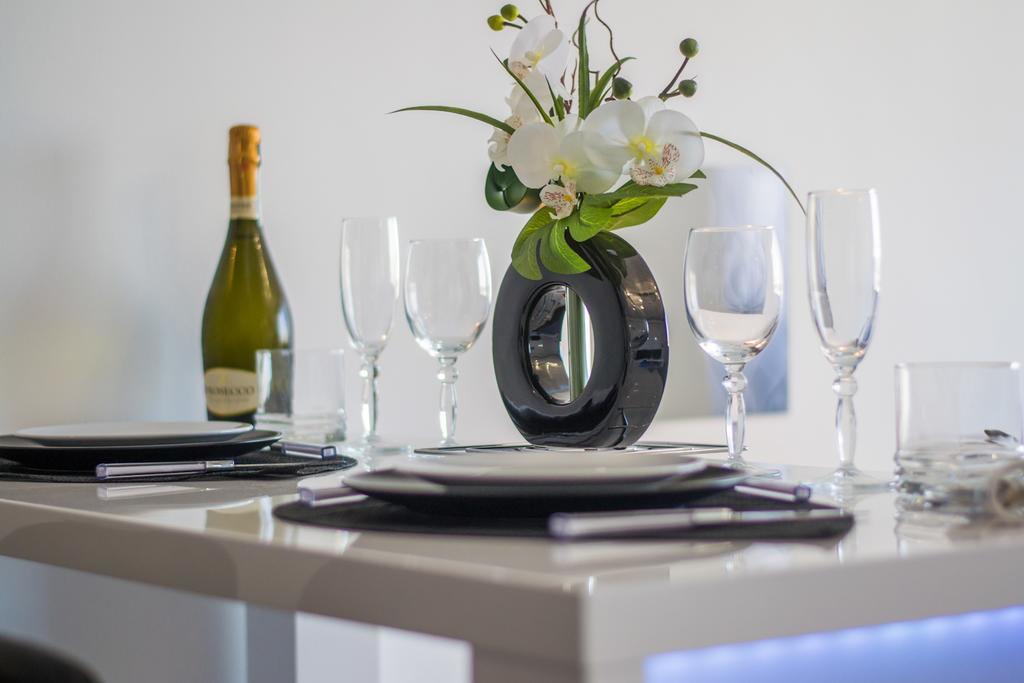 Sweethome Dijon - Black & White ภายนอก รูปภาพ