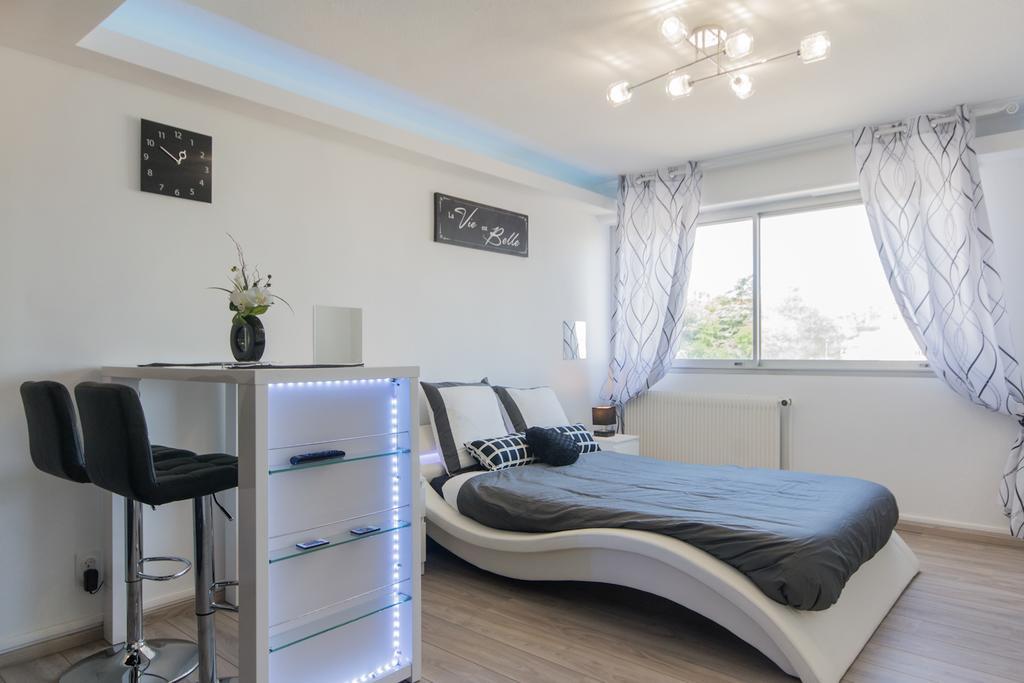 Sweethome Dijon - Black & White ภายนอก รูปภาพ